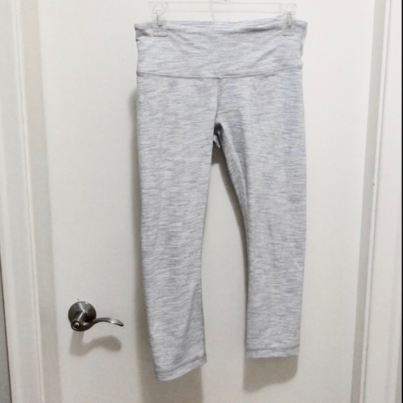 Lululemon Wunder Under Crops III - Picture 4 of 4